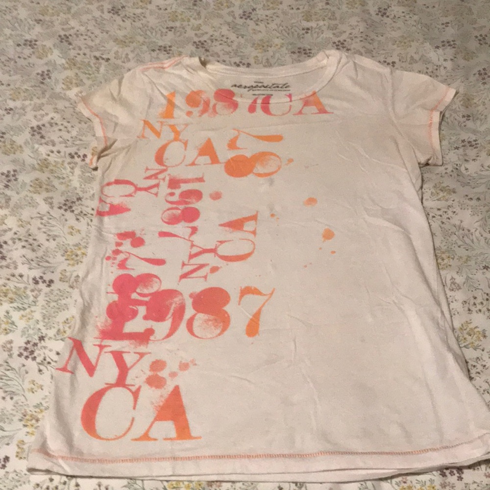 Aeropostale graphic tee. Size large. Off white.